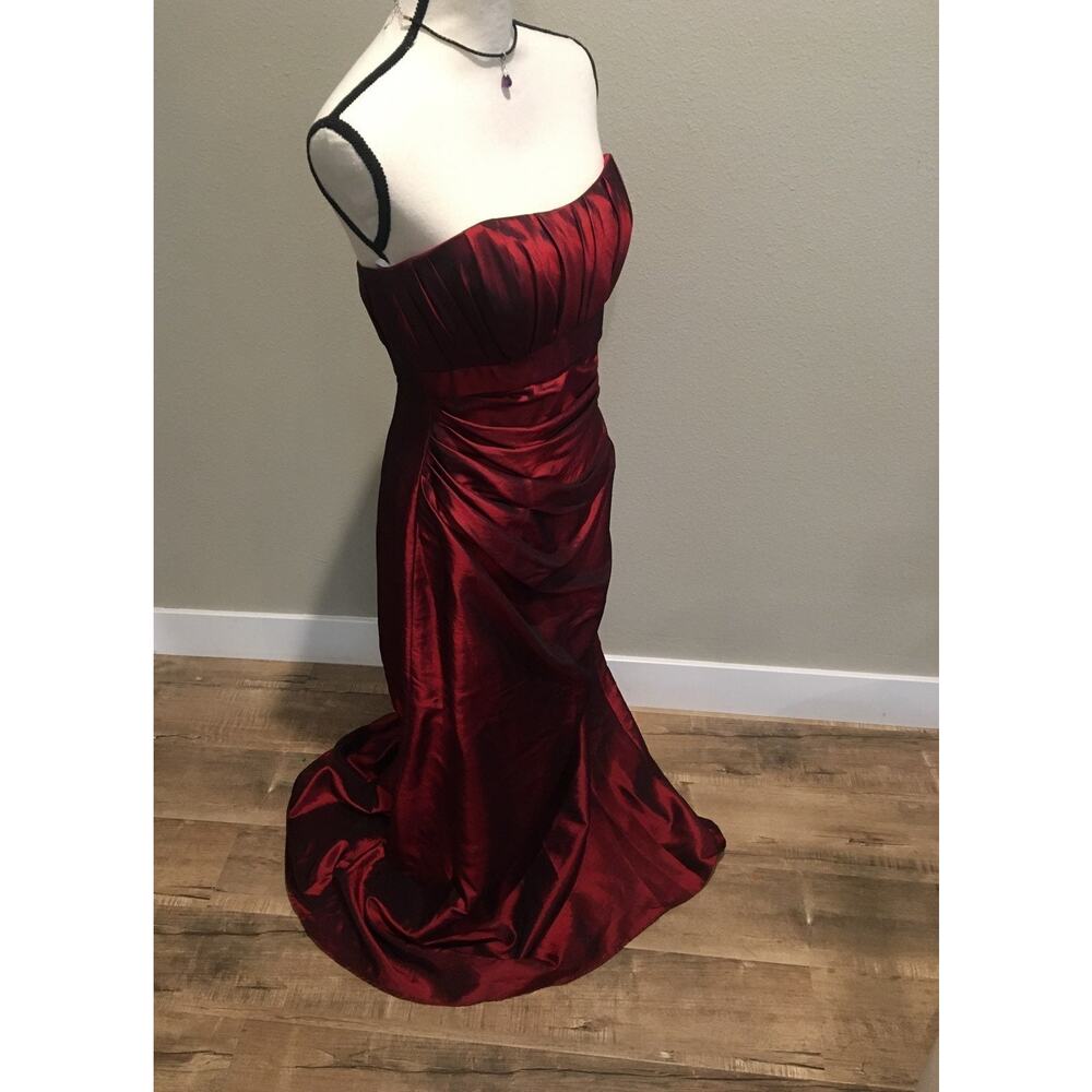 B2 Red dress / gown - Picture 5 of 11